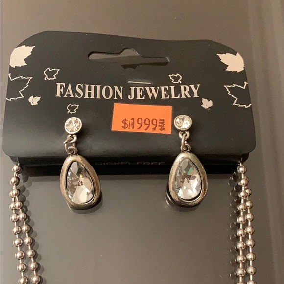 Costume necklace and earring set - Picture 3 of 3